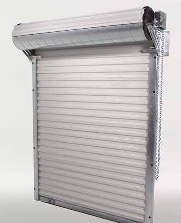 Cortina Enrollable Janus Modelo 2500 de acero galvanizado para aplicaciones industriales y comerciales